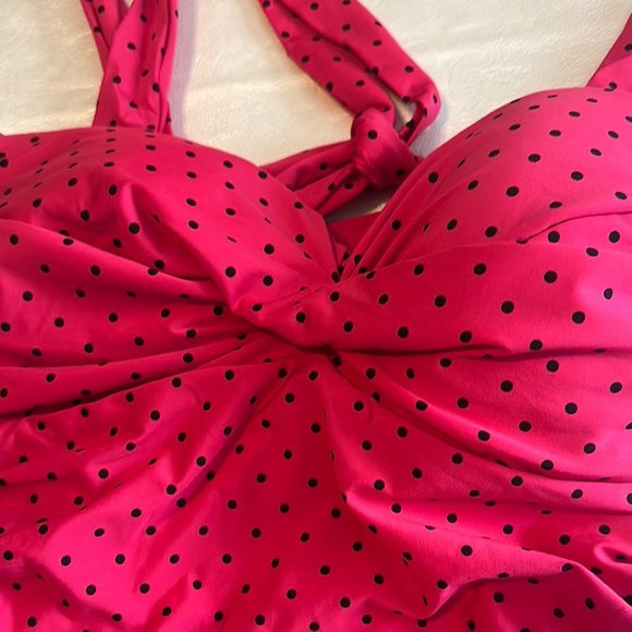 Jantzen Red and Black One Piece Swimsuit with Ruched Detailing - Picture 6 of 7